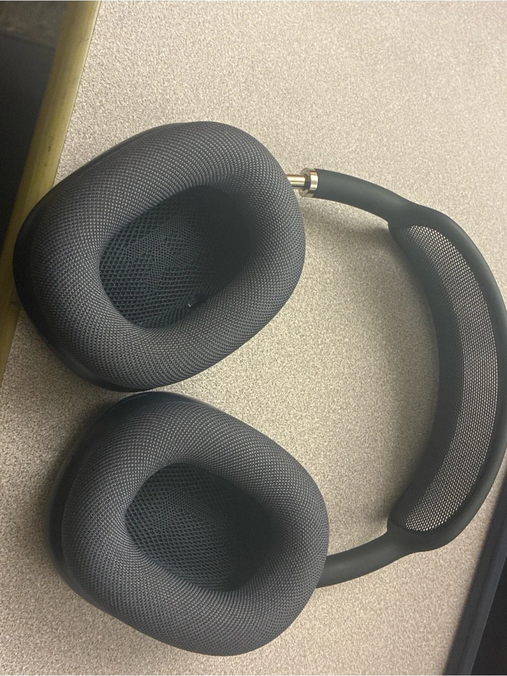 Airpod maxes - used